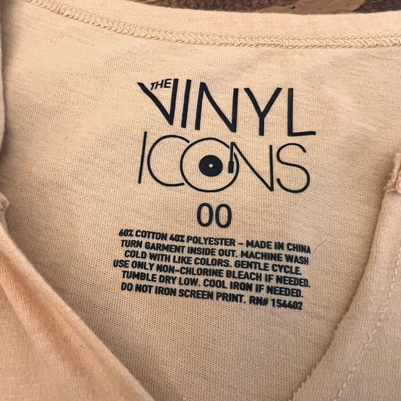 Women Graphic Tee - Picture 4 of 4